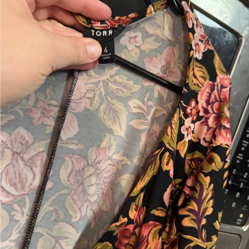 “The Royal Curtain” Size 6 Torrid Floral Dress with Pink and Gold Accents - Picture 4 of 6